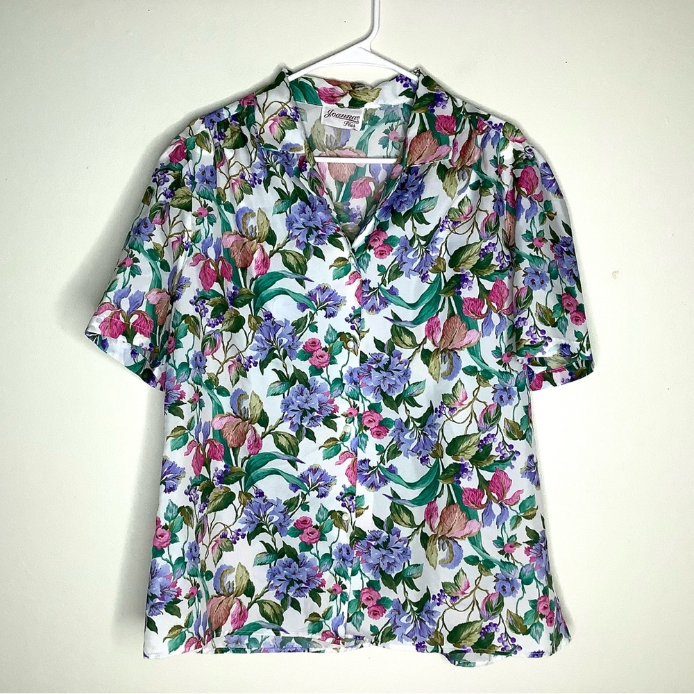 < Vintage Joanna Plus Floral Top With Pearl Buttons >